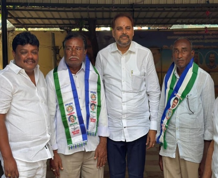 టీడీపీ నుంచి వైసీపీలో చేరిన మాజీ ఎంపీపీ