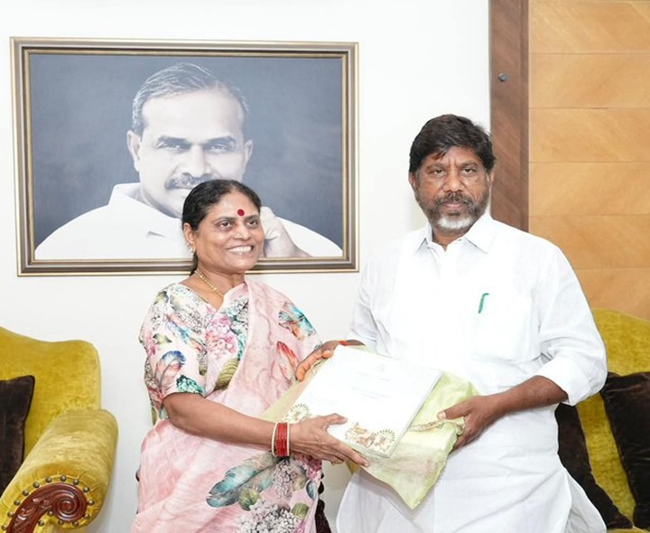 వైఎస్ విజయమ్మను కలిసిన డిప్యూటీ సీఎం