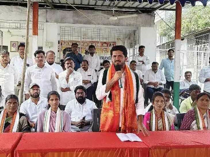 98 మందికి సీఎంఆర్ఎఫ్ చెక్కుల పంపిణీ