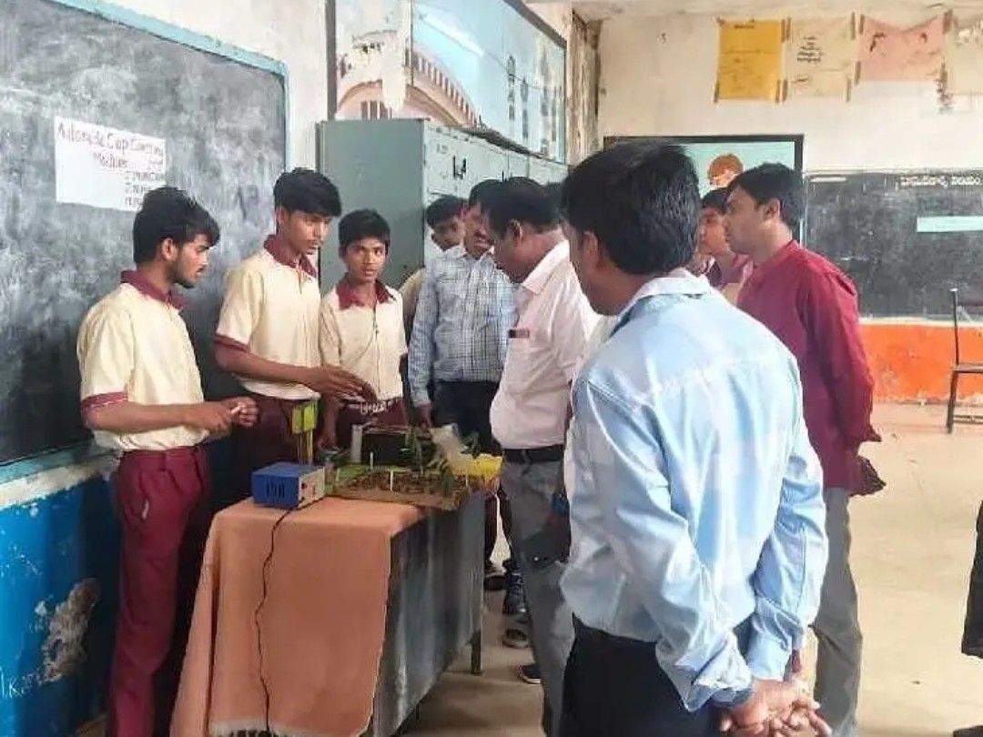 సైన్స్‌ను జీవితంలో భాగంగా మలుచుకోవాలి: అగస్టీన్