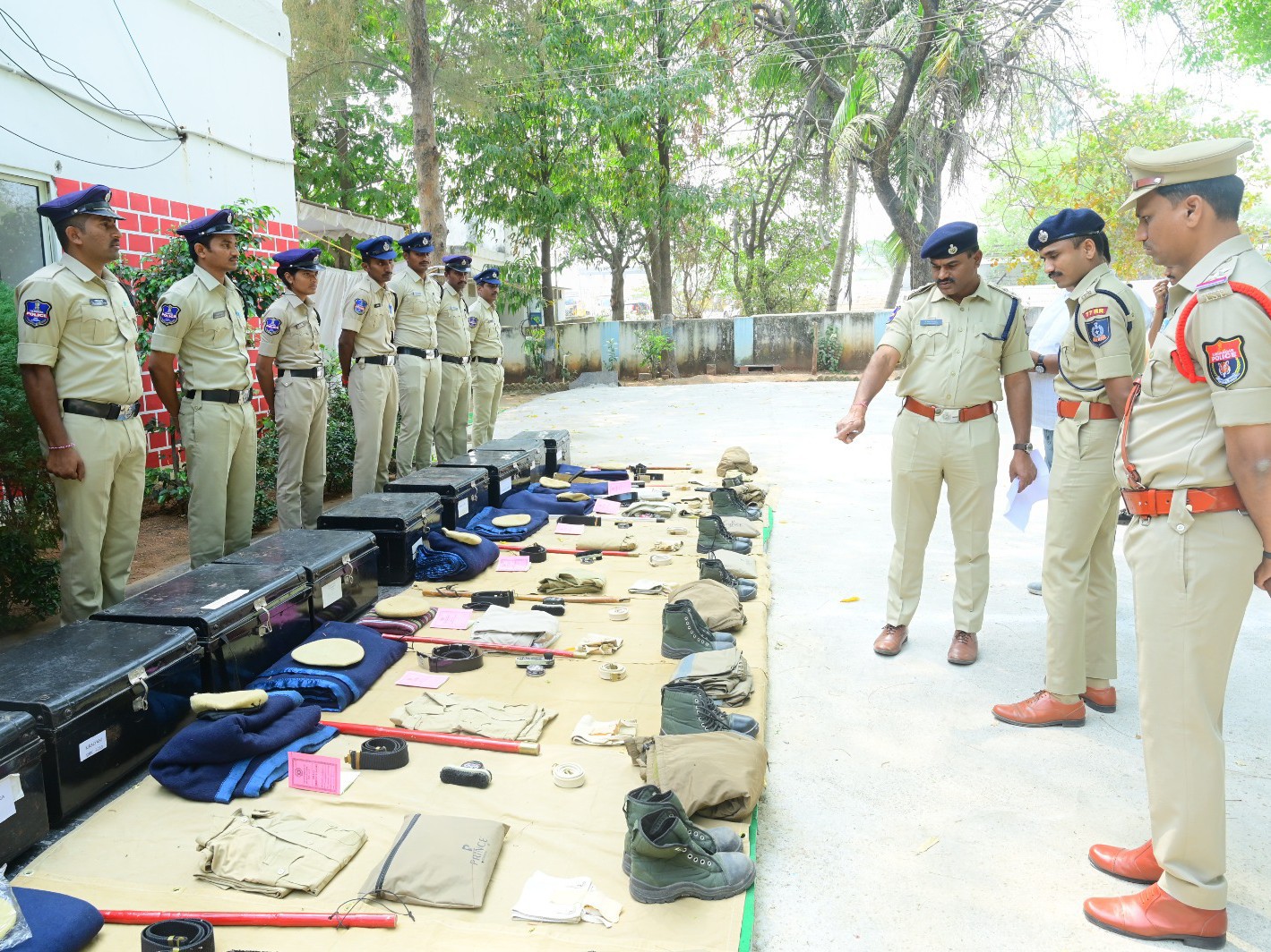 గంగాధర పోలీస్ స్టేషన్‌ను తనిఖీ చేసిన ఏసీపీ