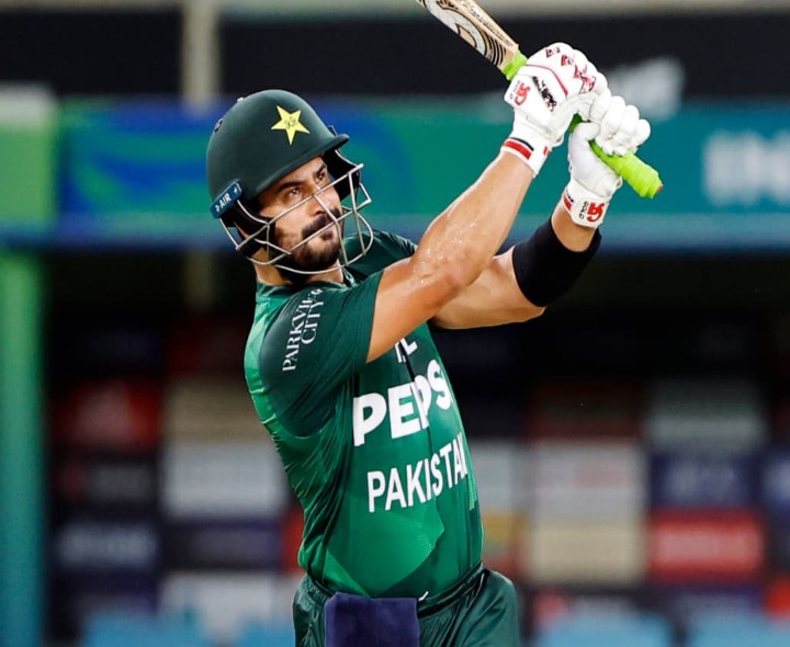 T20 WC: కోహ్లీ రికార్డు బ్రేక్ చేసిన పాక్ ప్లేయర్