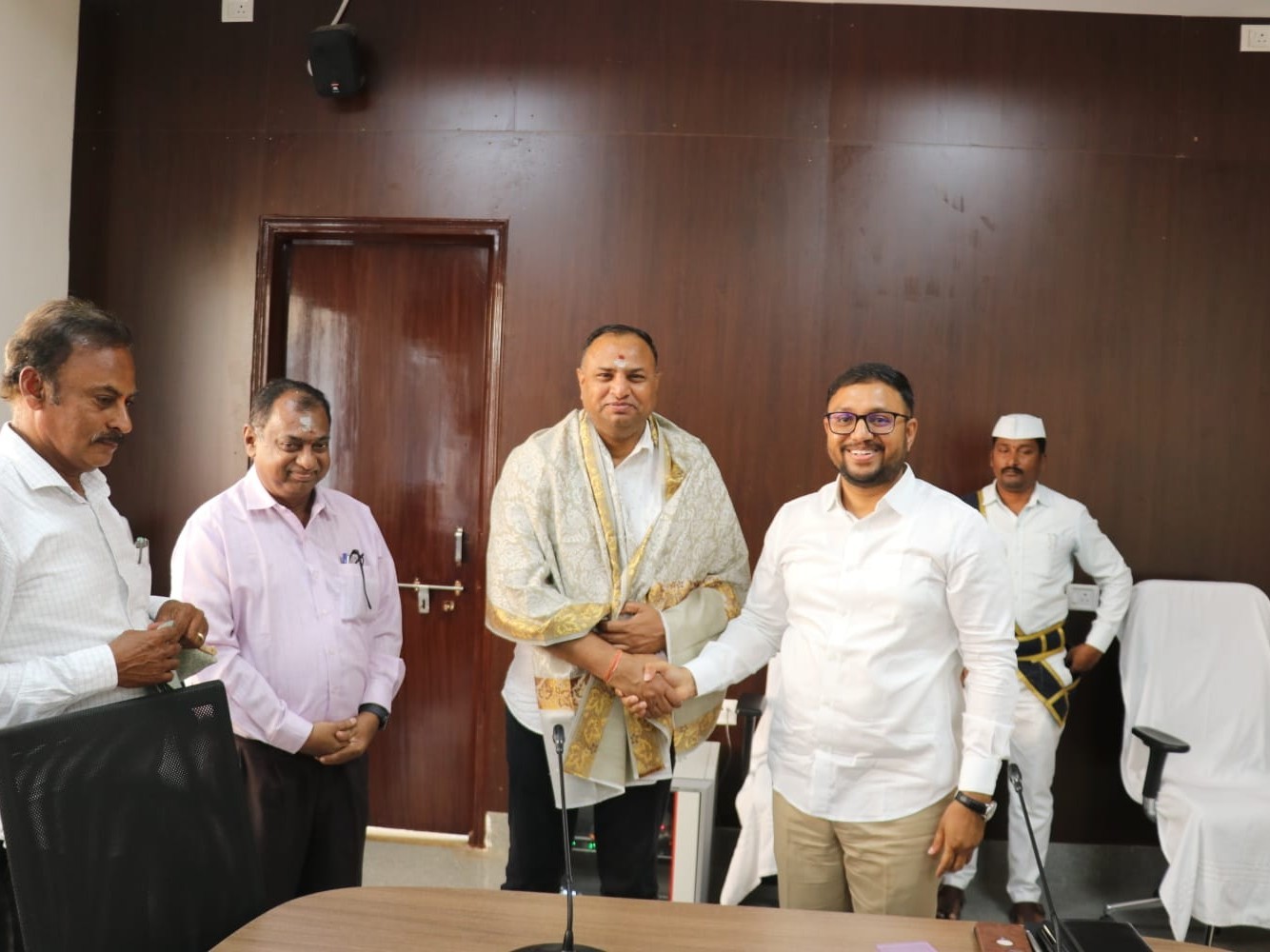 ఉపాధి హామీ అమలుపై కేంద్ర అధికారుల పర్యటన