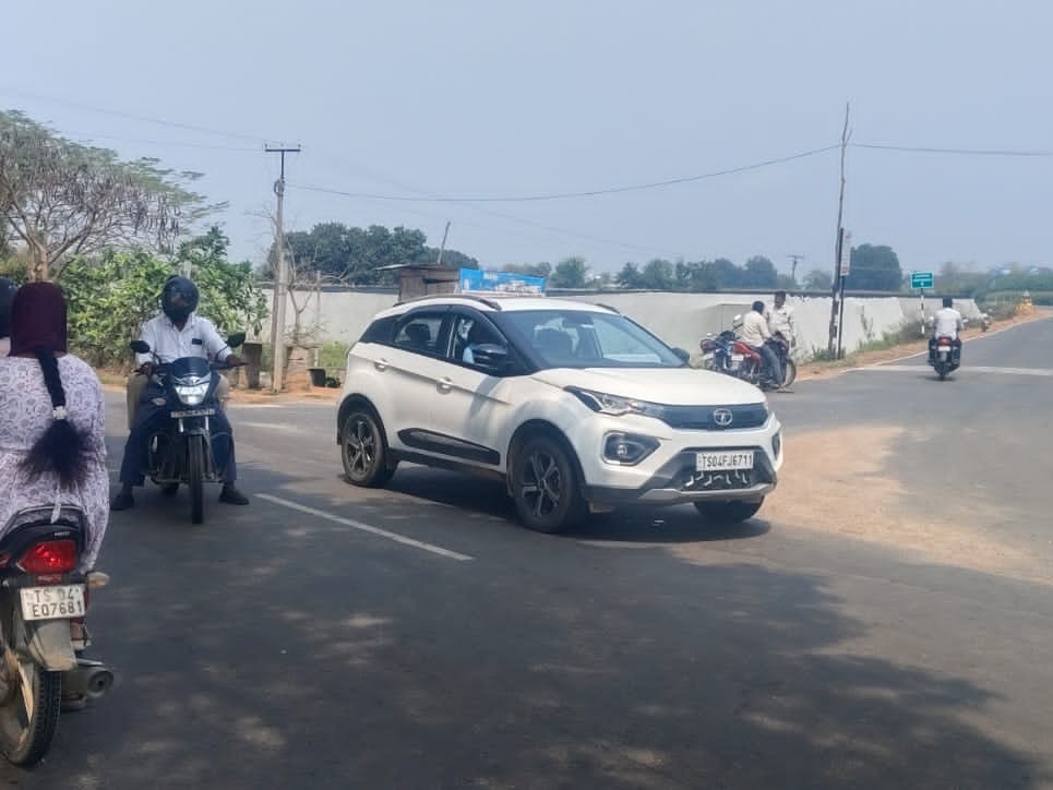 ప్రమాదాలకు నిలయంగా మత్కేపల్లి బస్ స్టాప్