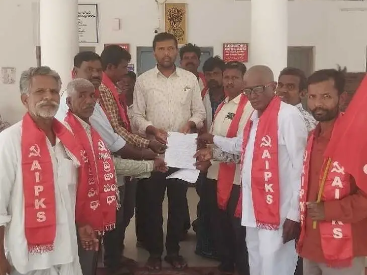 సబ్‌ కలెక్టరేట్‌కు వినతి పత్రం అందజేత