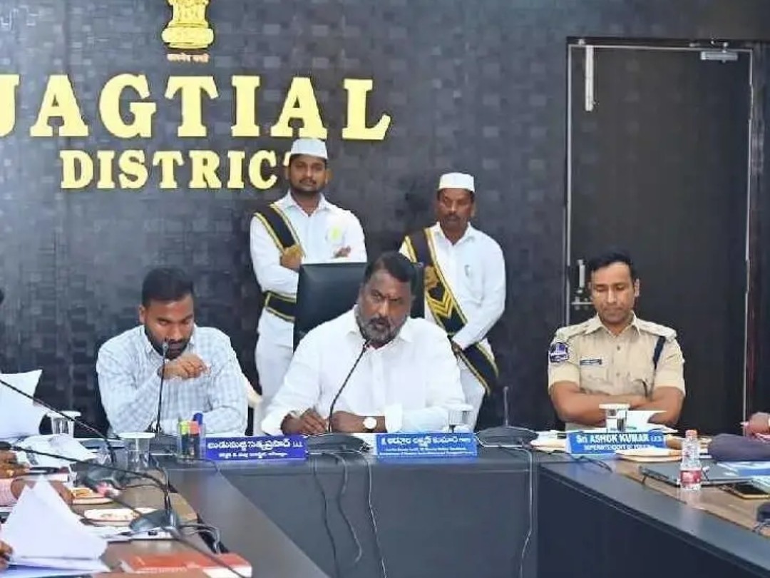 గోదావరి పుష్కరాల ఏర్పాట్లపై సమీక్ష