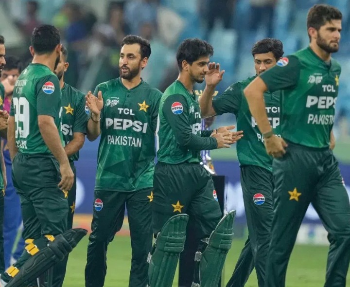 పాక్ గెలిస్తే లంకలో.. ఓడితే భారత్‌లో సెమీస్