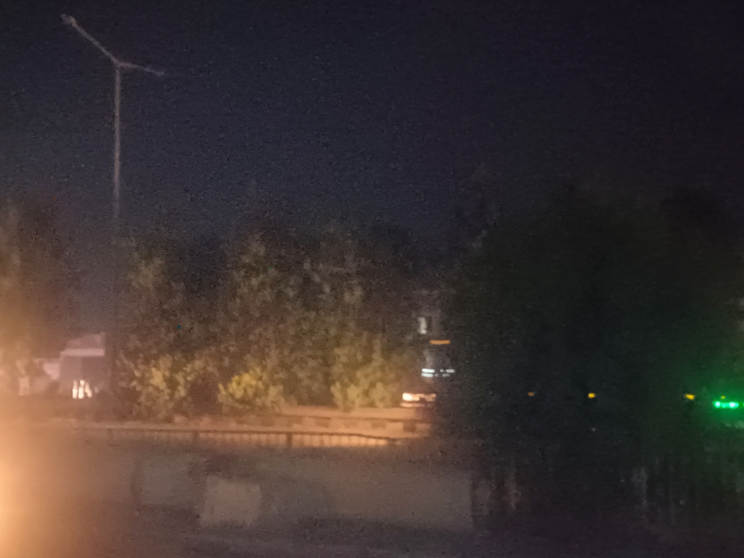 చిట్యాల రహదారిపై అంధకారం..