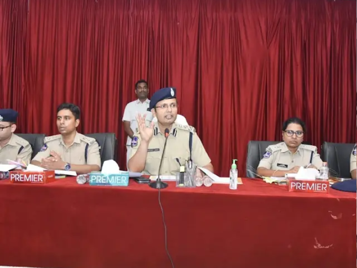 గంజాయి విక్రేతలను పట్టుకోవాలి: CP