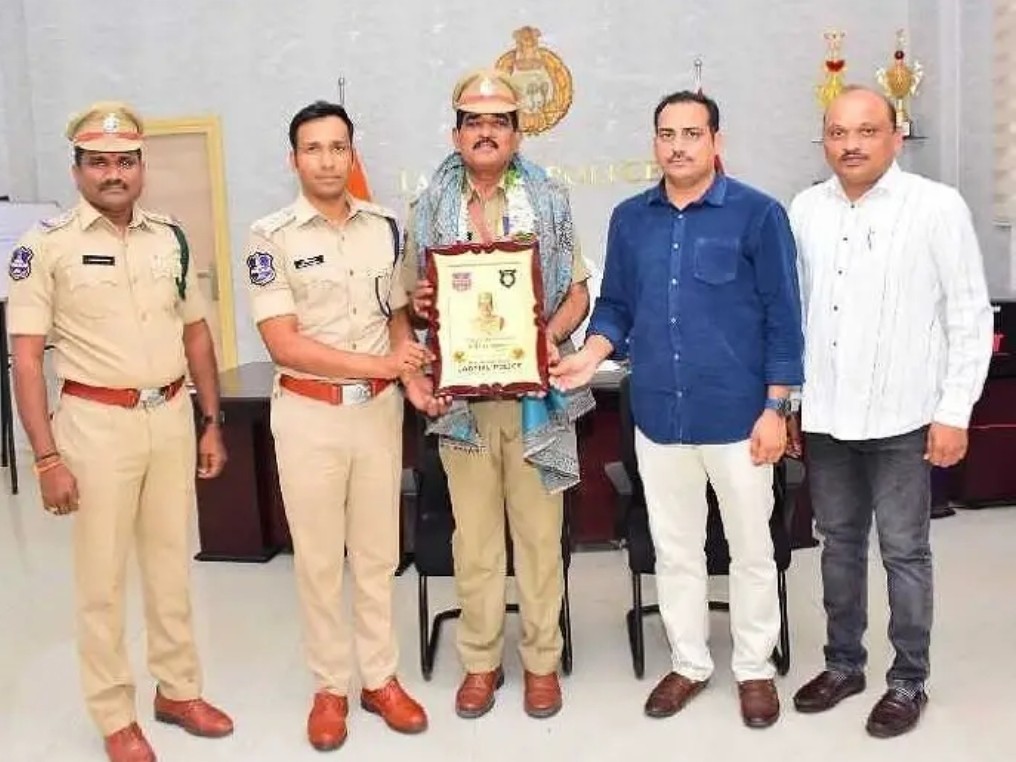 ఉద్యోగ విరమణ పొందిన ఏఎస్ఐకి ఘన వీడ్కోలు