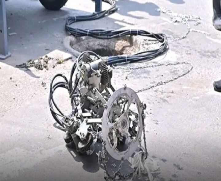 పాతబస్తీలో రోబోటిక్ టెక్నాలజీతో డీ-సిల్టింగ్!