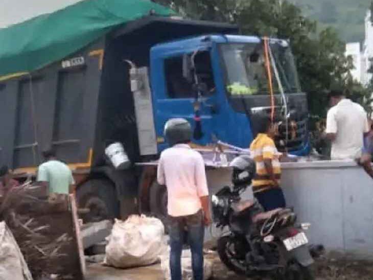 అర్థరాత్రి ప్రమాదం.. లారీ ఢీకొని వ్యక్తి మృతి