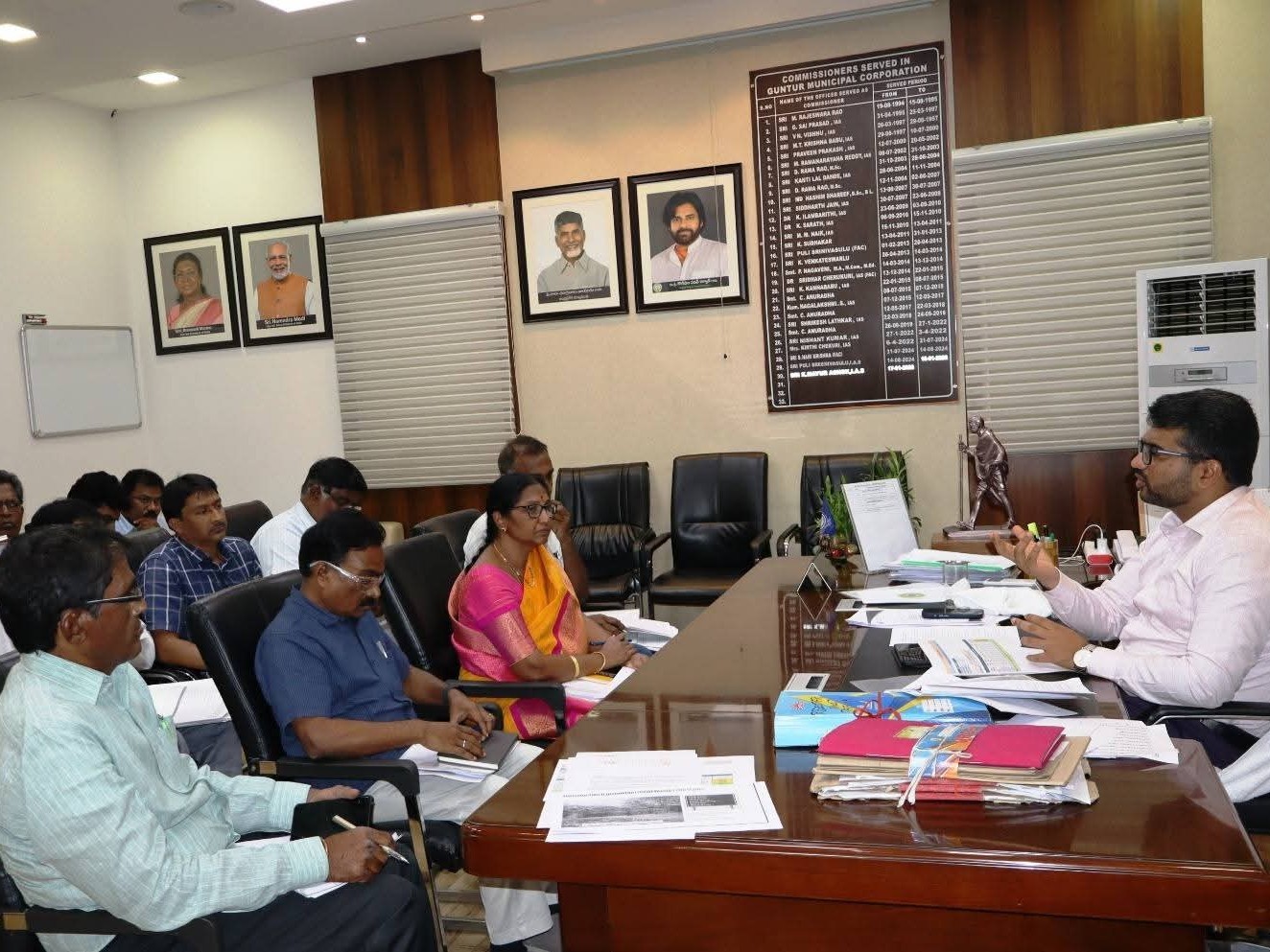 ‘రోడ్లపై చెత్త వేస్తే జరిమానా విధించాలి’