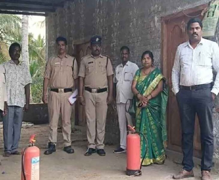 రాజోలు బాణసంచా తయారీ కేంద్రాల్లో తనిఖీలు