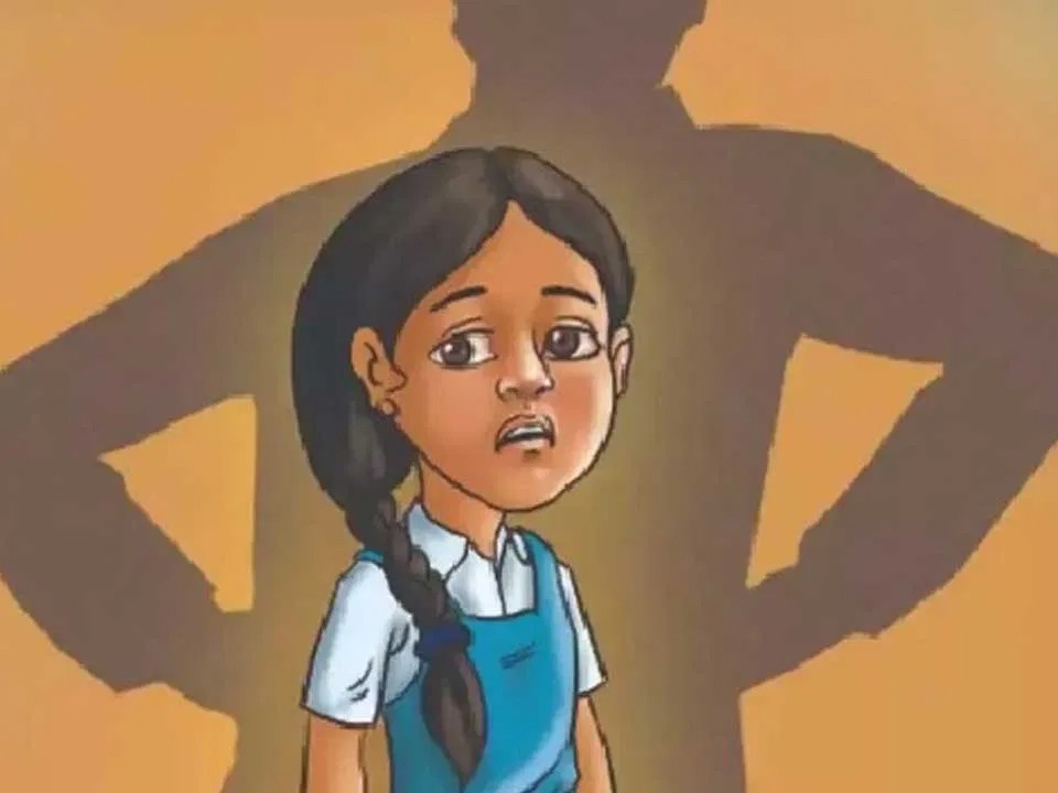 విద్యార్థినులతో అసభ్యకర మాటలు.. టీచర్ పై ఫిర్యాదు