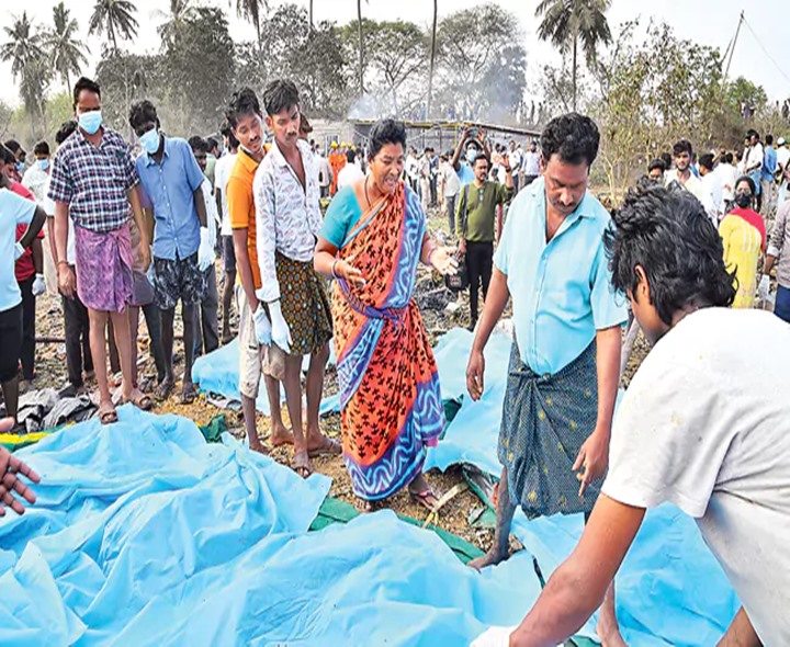 పేలుడు ఘటన.. 11 మృతదేహాలకు పోస్ట్‌మార్టం పూర్తి