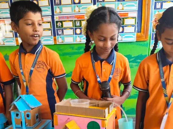 సైన్స్ ప్రదర్శనలో విద్యార్థుల ఆకర్షణలు