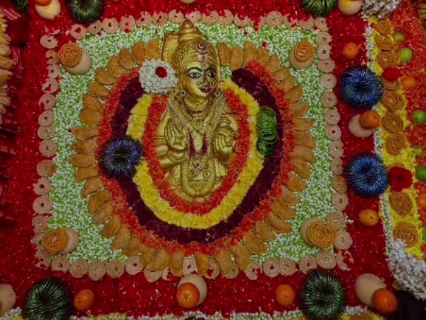 బల్కంపేట్ అమ్మవారి ప్రత్యేక అలంకరణ