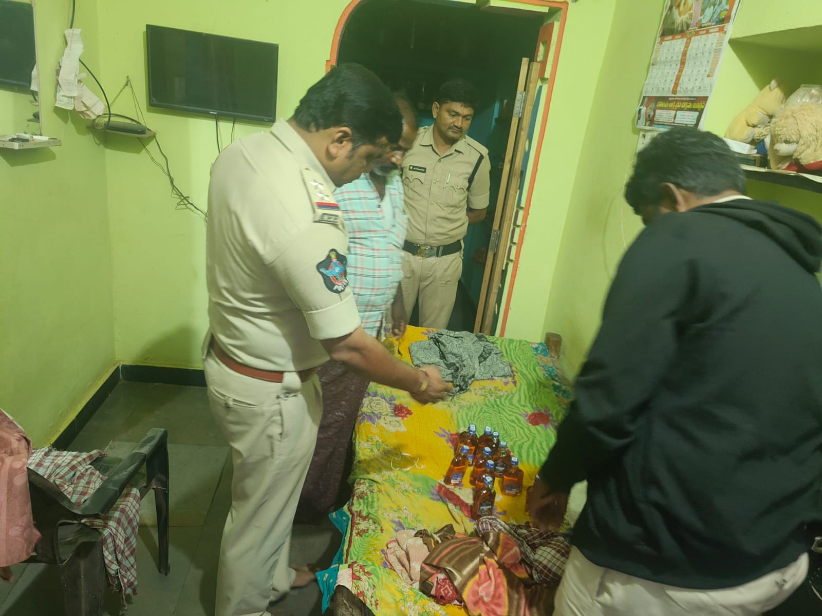 లింగాపురంలో కార్డన్ అండ్ సెర్చ్ ఆపరేషన్