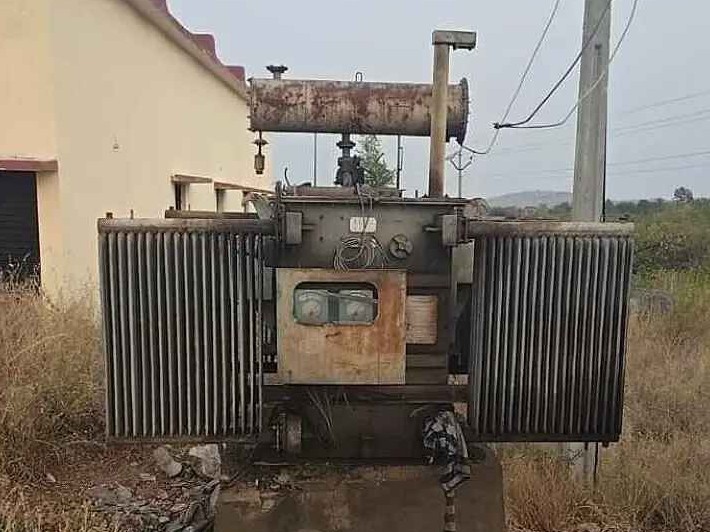 కాలిపోయిన ట్రాన్స్ ఫార్మర్.. ఇబ్బందుల్లో ప్రజలు..!