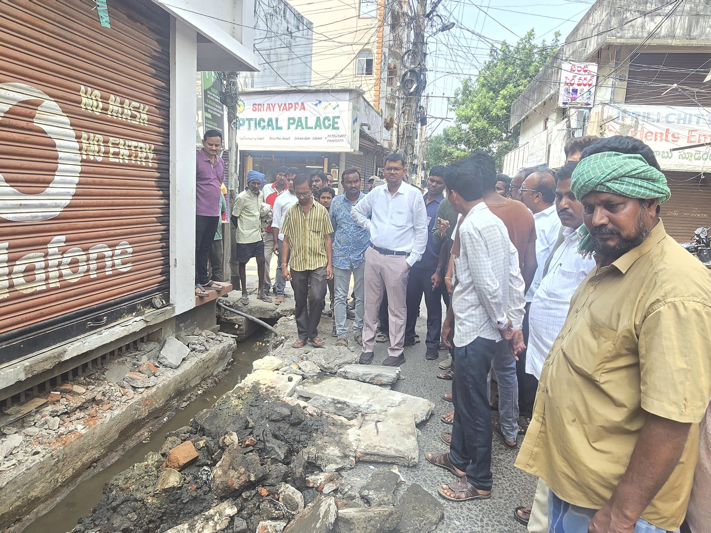 మున్సిపాలిటీలో విస్తృత పర్యటన చేసిన జిల్లా కలెక్టర్