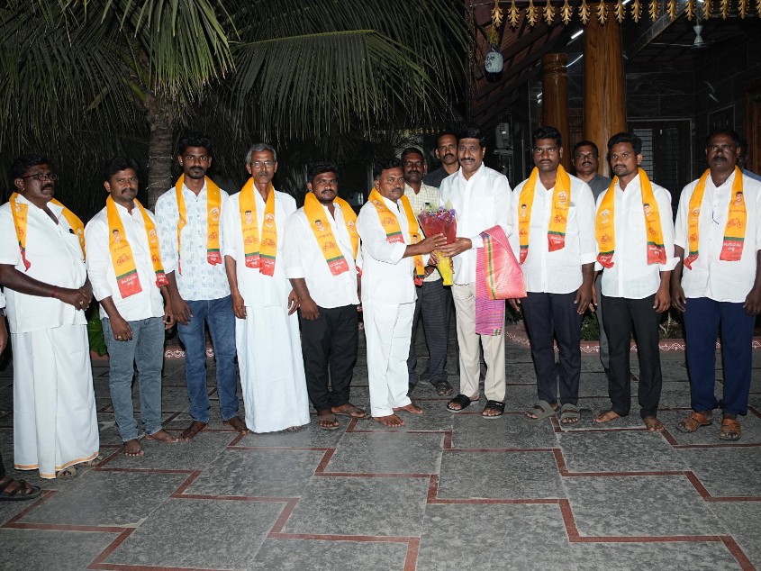 వైసీపీకి షాక్.. టీడీపీలోకి చేరికలు..!