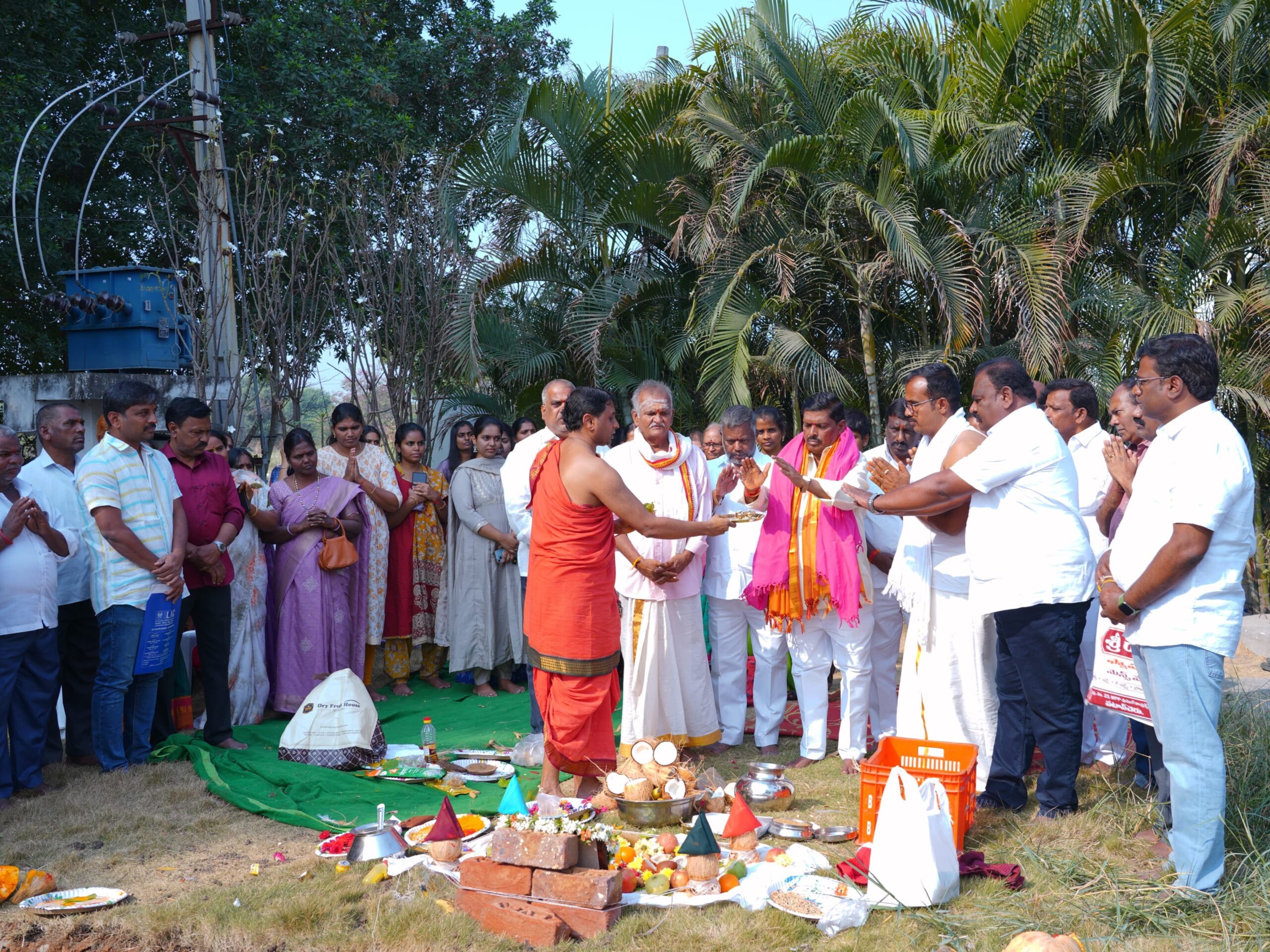 కాలనీల సమస్యలకు నిధులు కేటాయిస్తాం : ఎమ్మెల్యే