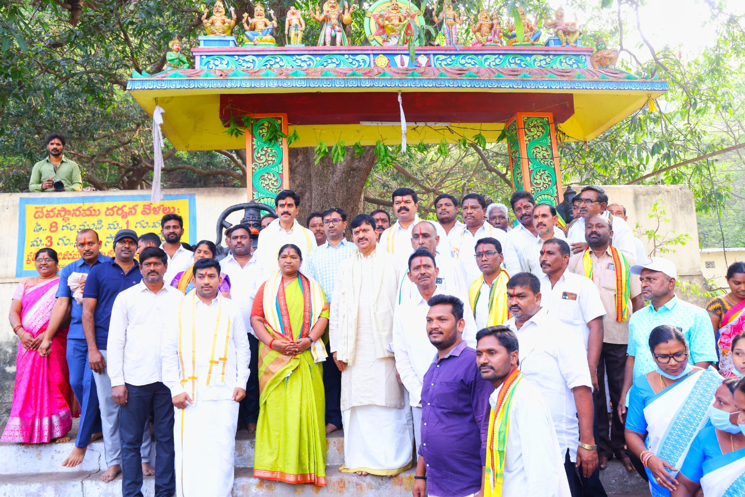 లక్ష్మీ నరసింహ స్వామిని దర్శించుకున్న పొంగులేటి