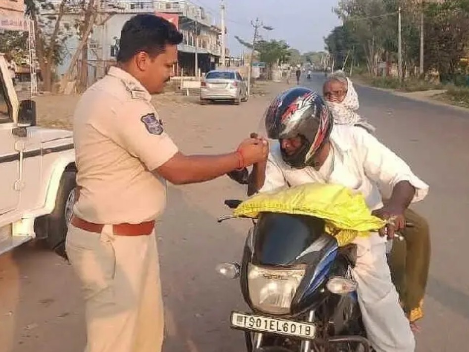 నియమాలు పాటిస్తే.. పోలీసుల ప్రశంసలు