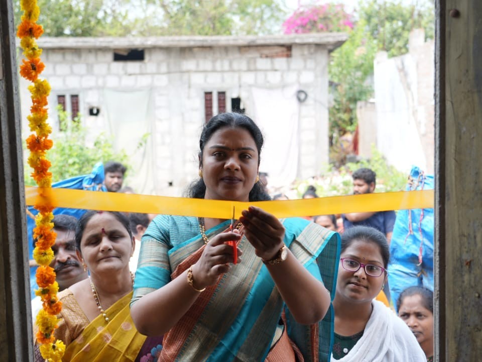 నందిగామలో రేషన్ షాపును ప్రారంభించిన ఎమ్మెల్యే