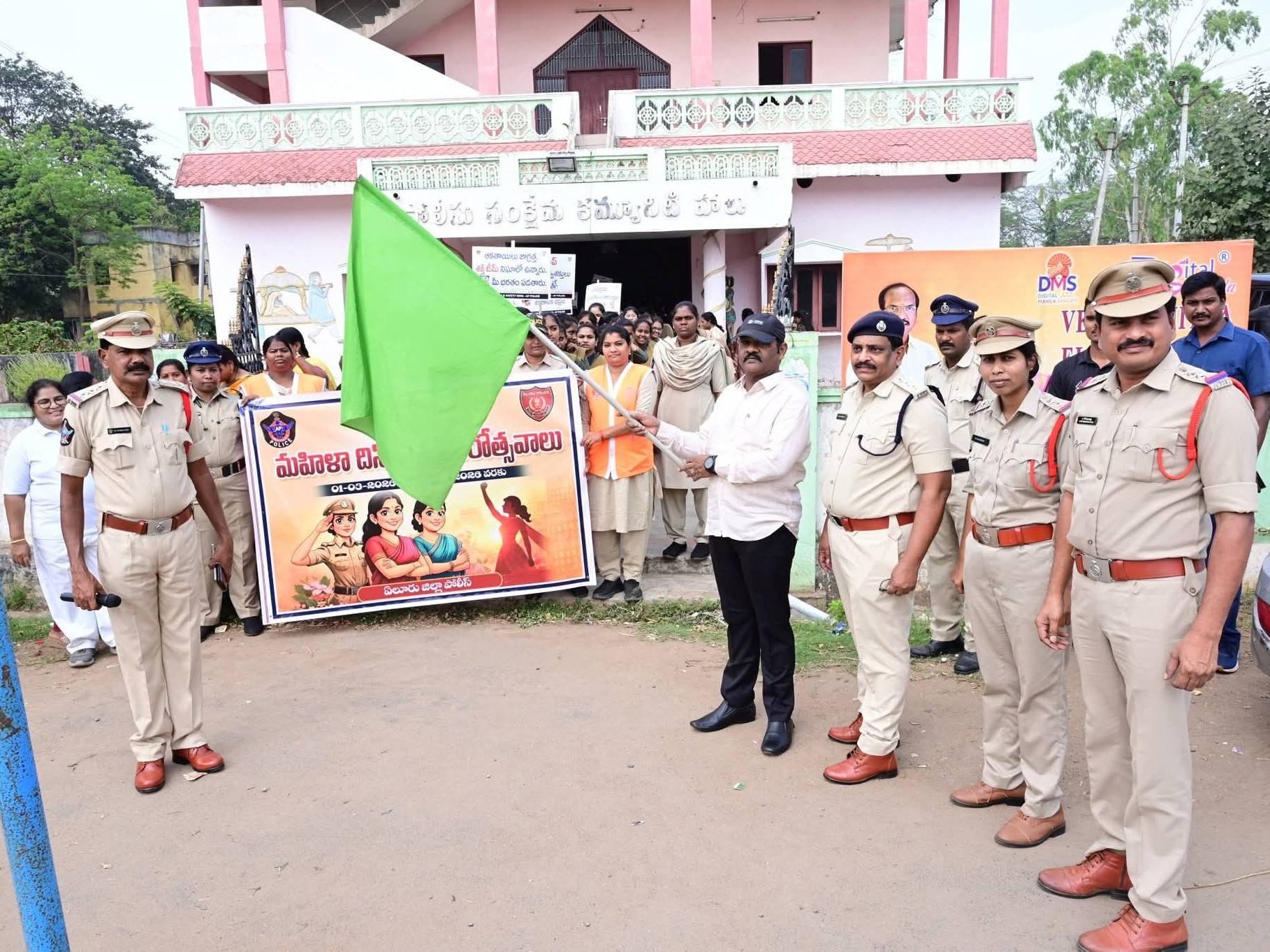 మహిళా సాధికారతోనే నవ సమాజ నిర్మాణం