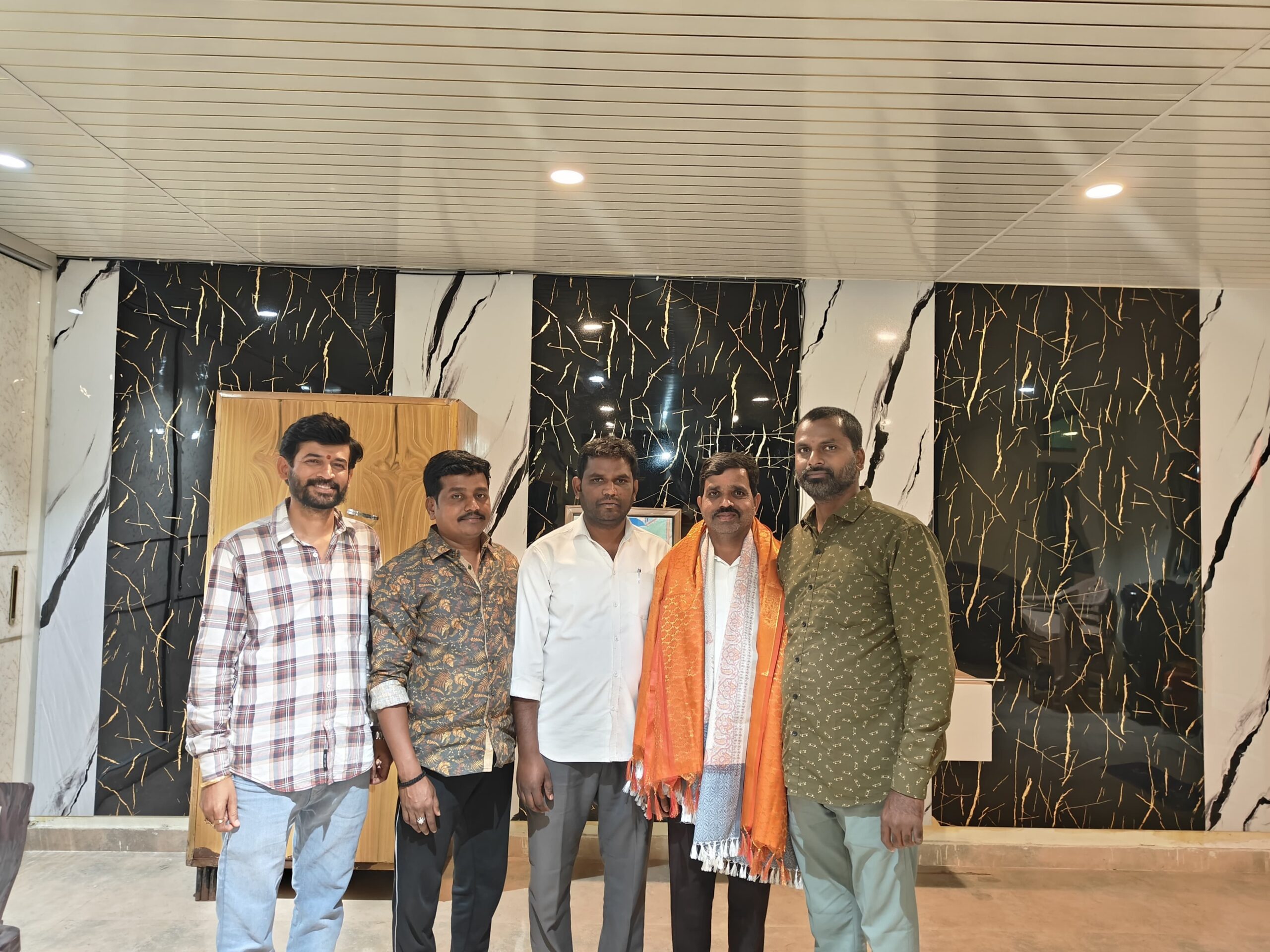 మార్కెట్ కమిటీ డైరెక్టర్‌కు సన్మానం