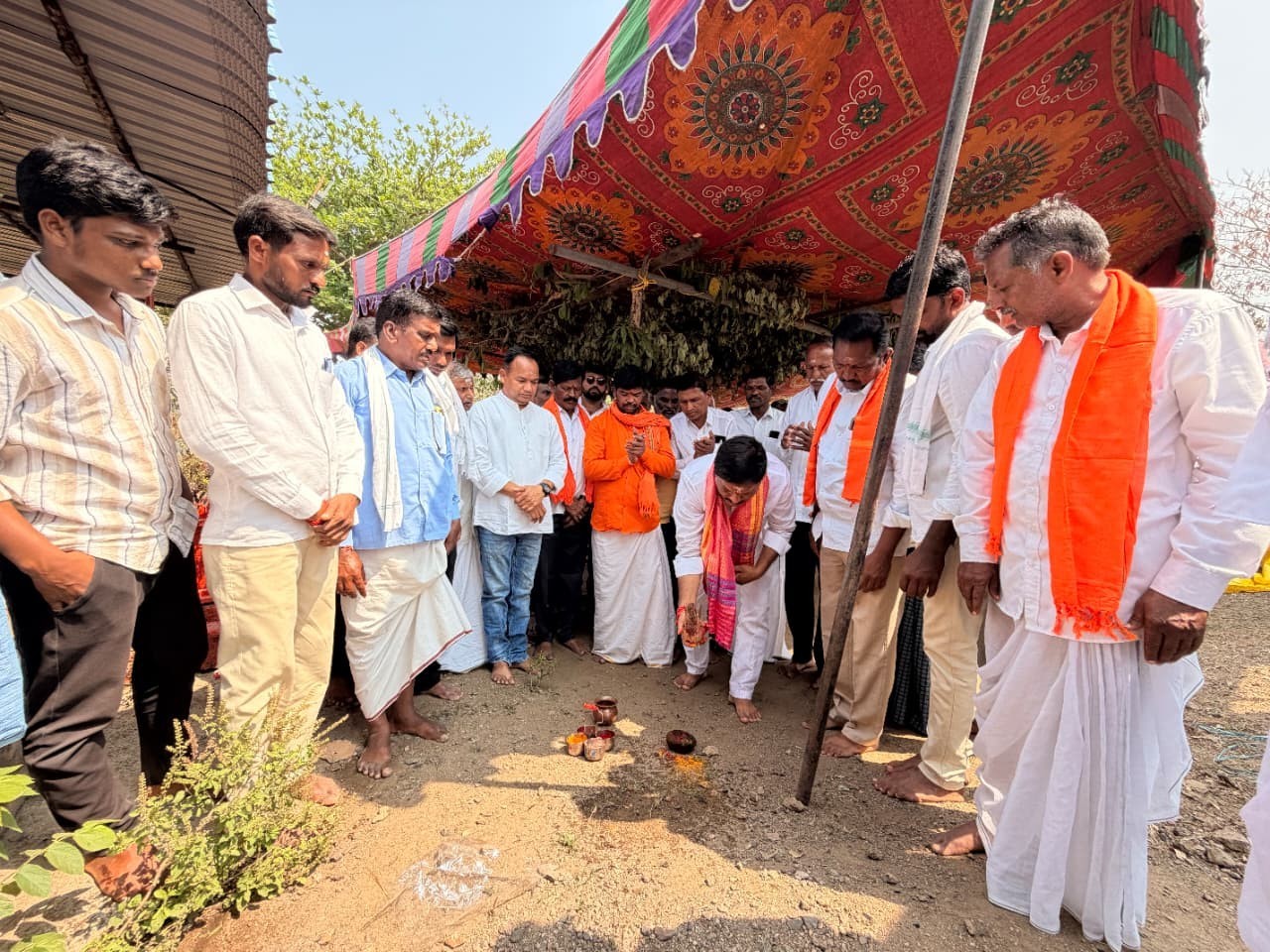 భక్తి మార్గంలో ముందుకు వెళ్లాలి: ఆడే గజేందర్