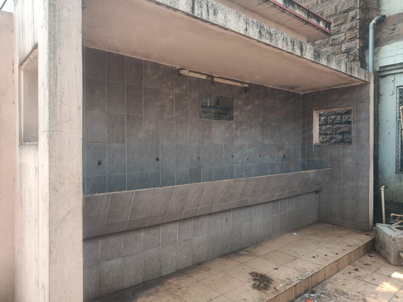 కేజీహెచ్‌లో తాగునీటి సంక్షోభం