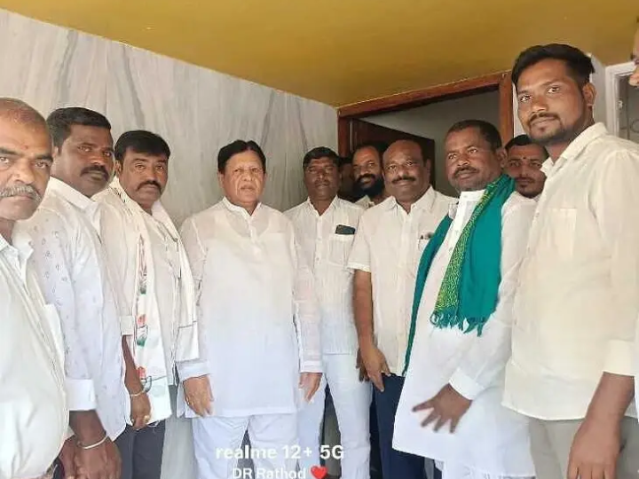 కాంగ్రెస్ పార్టీలో చేరిన కోస్లి సర్పంచ్