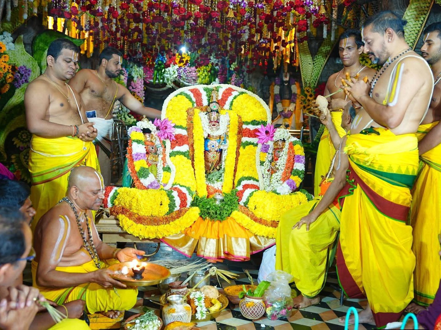 హంస వాహనంపై ఖాద్రీ నృసింహస్వామి దర్శనం