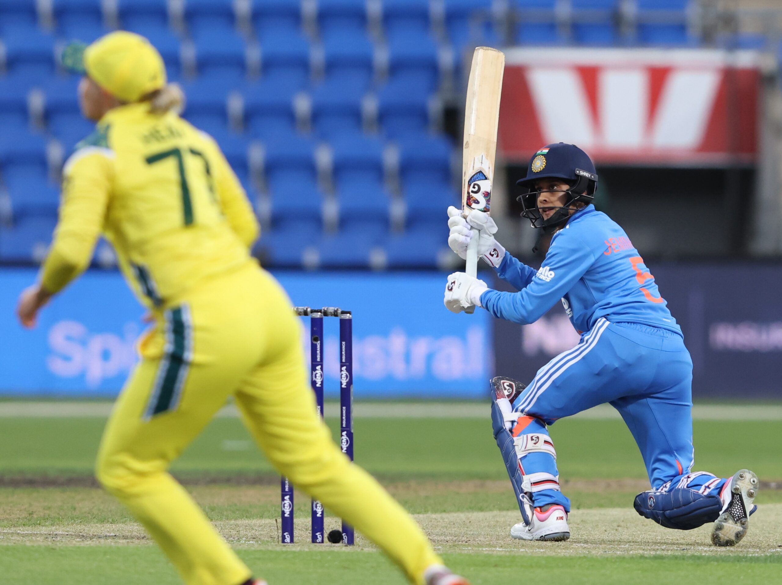 AUS vs IND: మూడు కీలక వికెట్లు డౌన్