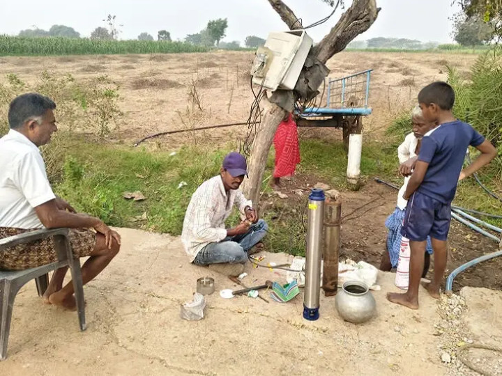 గ్రామంలో నీటి ఎద్దడి లేకుండా చూసుకుంటాం: సర్పంచ్