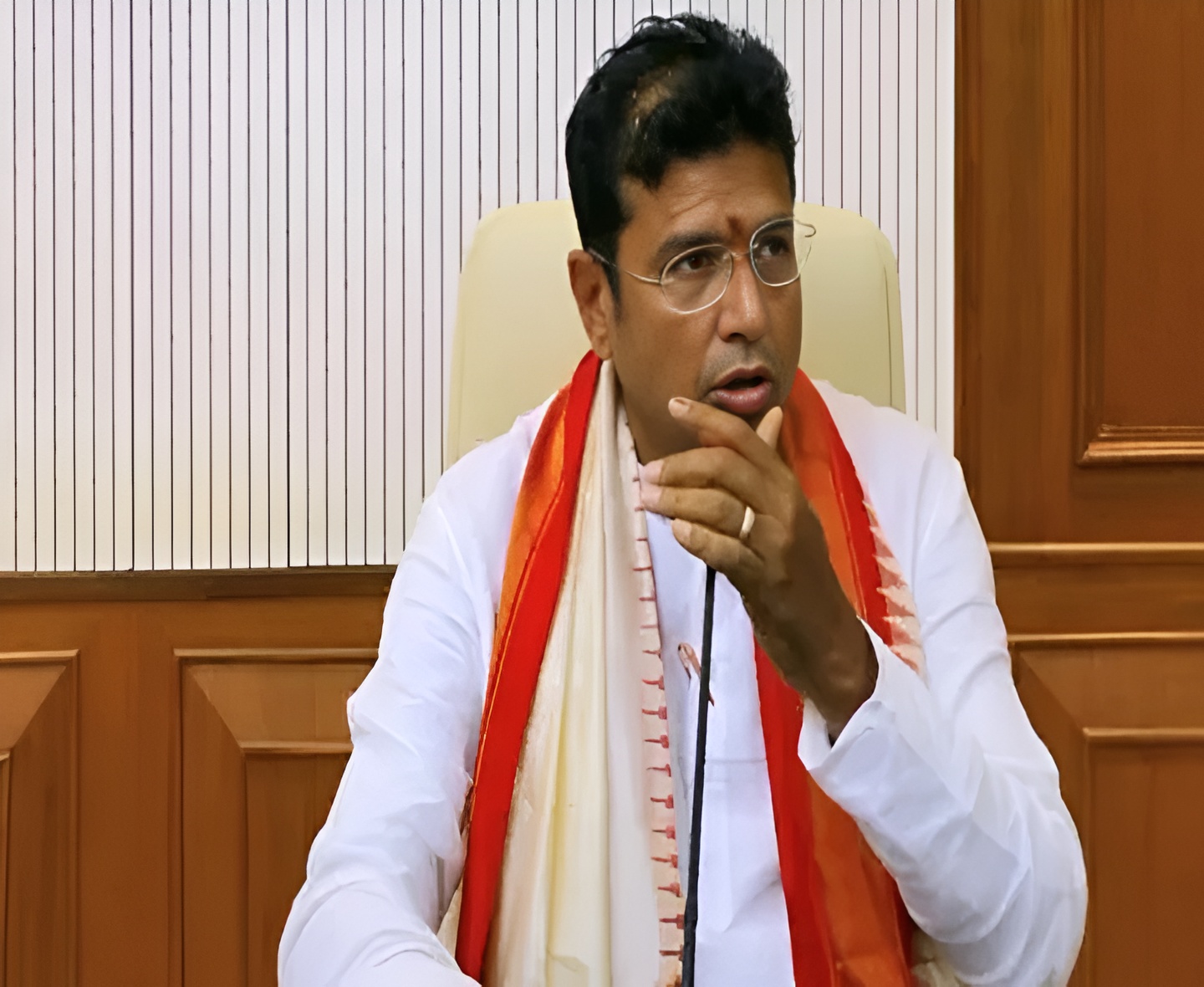 శారదాపీఠం భూములపై మంత్రి కీలక వ్యాఖ్యలు