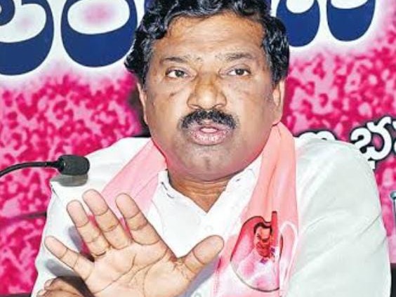 వెంటనే కడియం రాజీనామా చేయాలి: మాజీ MLA