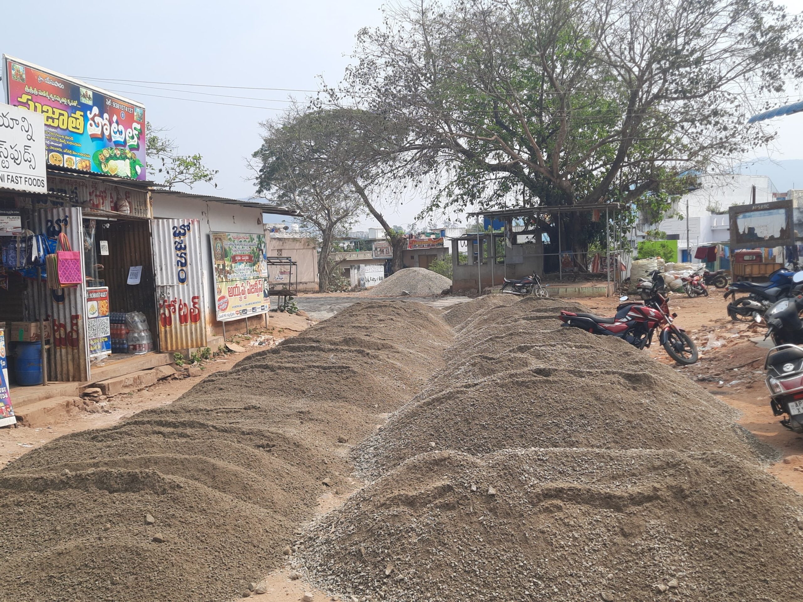 ఆర్టీసీ కాంప్లెక్స్‌లో పనులు ప్రారంభం