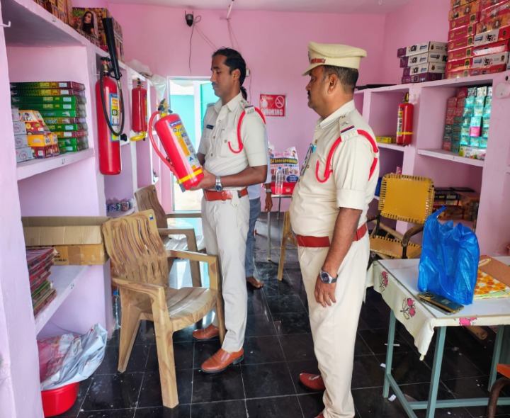 ‘తప్పనిసరిగా అనుమతి పత్రాలు కలిగి ఉండాలి’