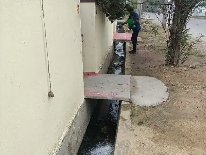 దోమల నివారణకు చర్యలు చేపట్టిన సర్పంచ్