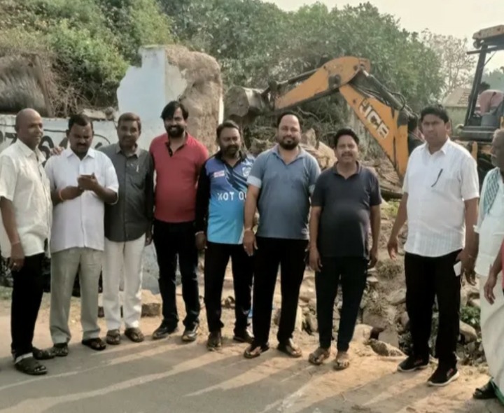 రహదారి విస్తరణ పనులు ప్రారంభం