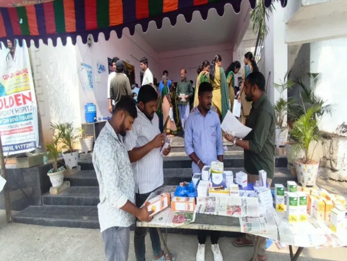 ఇల్లంతకుంటలో ఉచిత వైద్య శిబిరం