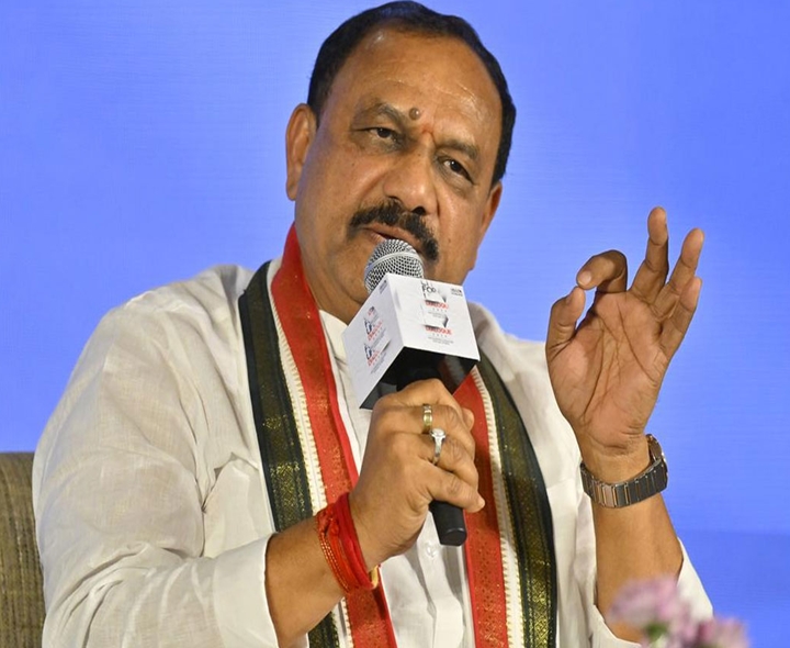 తెలుగువారు అప్రమత్తంగా ఉండాలి: పీసీసీ చీఫ్