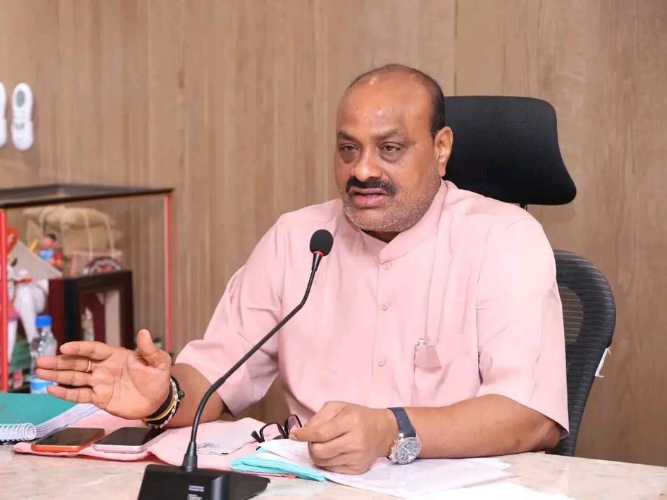 ‘గ్రామాల్లో అభివృద్ధి పనులు వేగవంతం చేయాలి’