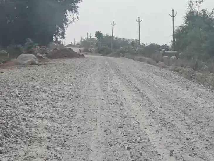 ‘అసంపూర్తి రోడ్డు పనులు పూర్తి చేయండి’