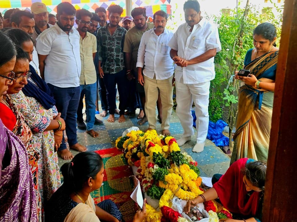 కరెంట్ షాక్‌తో రైతు మృతి