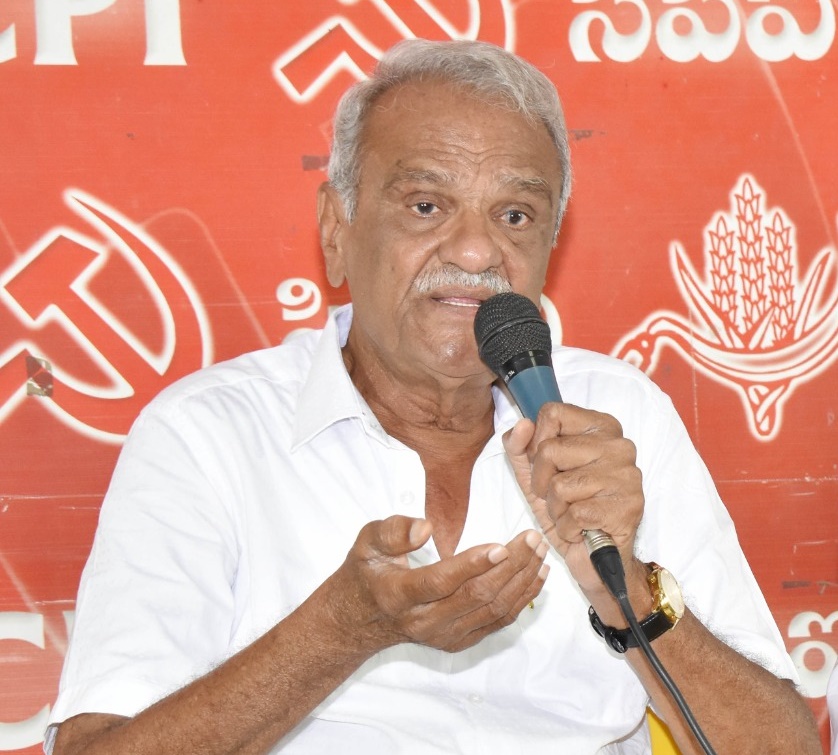 ‘టెర్రరిజంపై కాదు.. ట్రంప్‌కు వ్యతిరేకంగా పోరాడాలి’